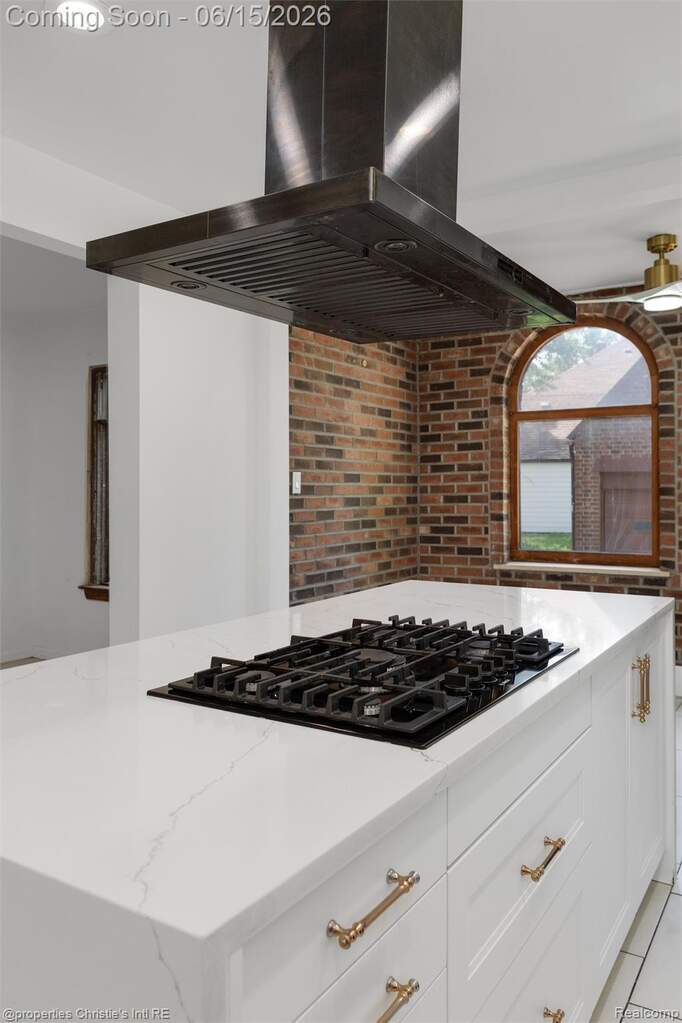 5 Bedroom Single Family Home/House's Image 32