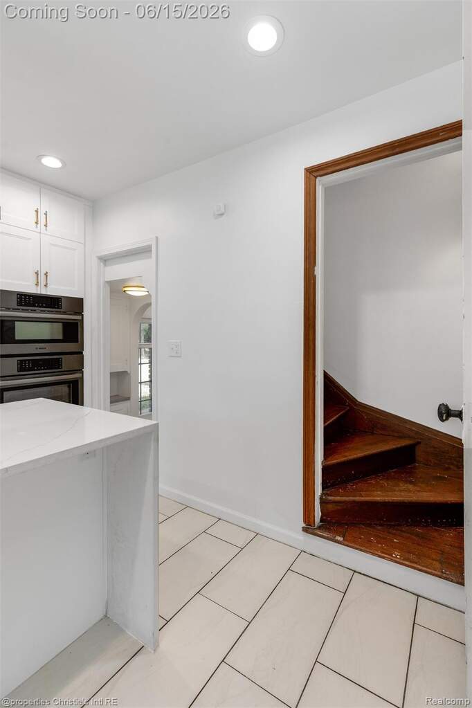 5 Bedroom Single Family Home/House's Image 34
