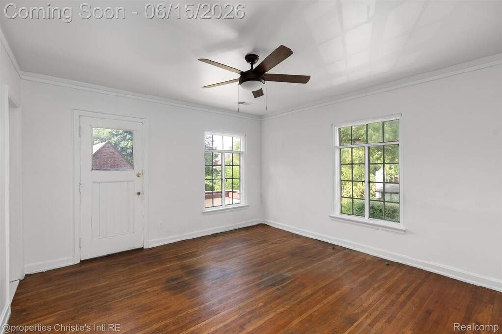 5 Bedroom Single Family Home/House's Image 38