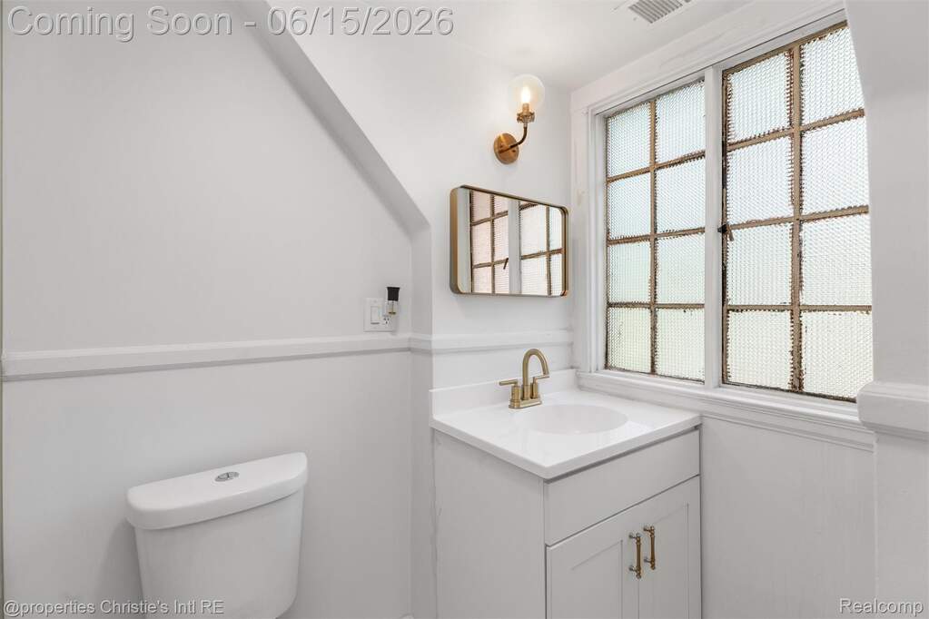 5 Bedroom Single Family Home/House's Image 42