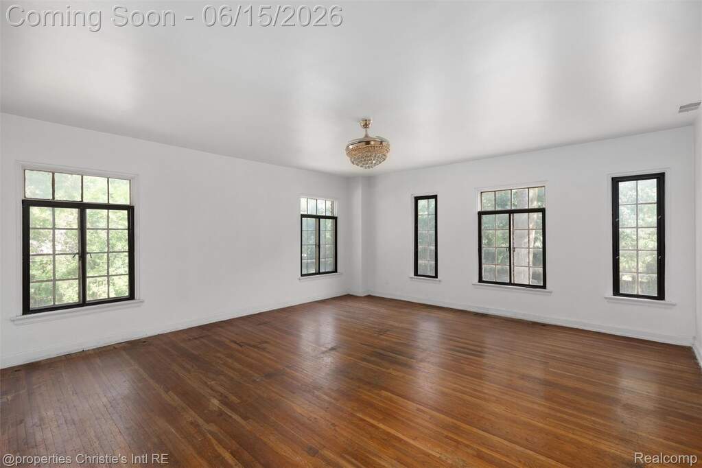 5 Bedroom Single Family Home/House's Image 49