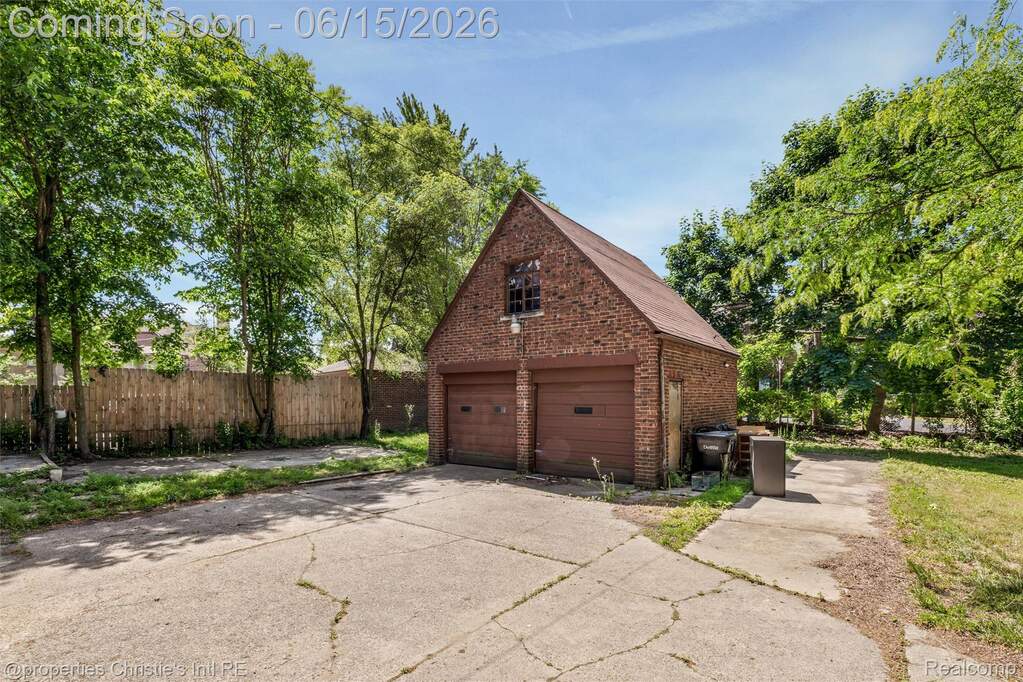 5 Bedroom Single Family Home/House's Image 67