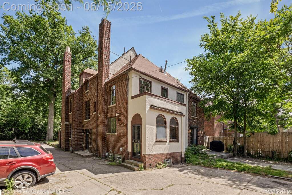 5 Bedroom Single Family Home/House's Image 68