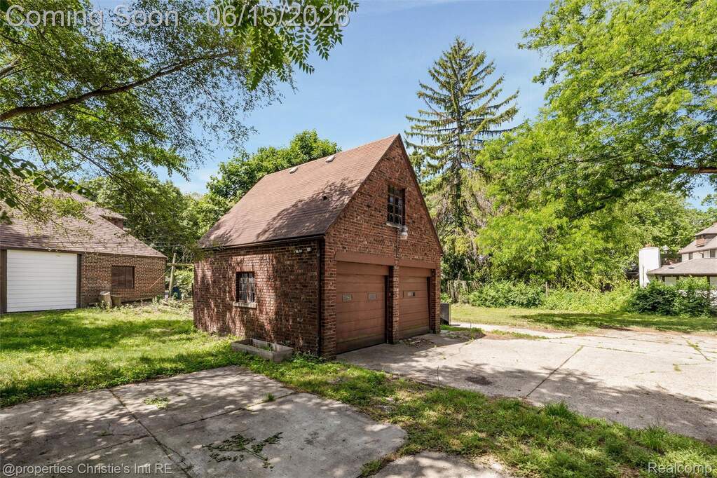 5 Bedroom Single Family Home/House's Image 72