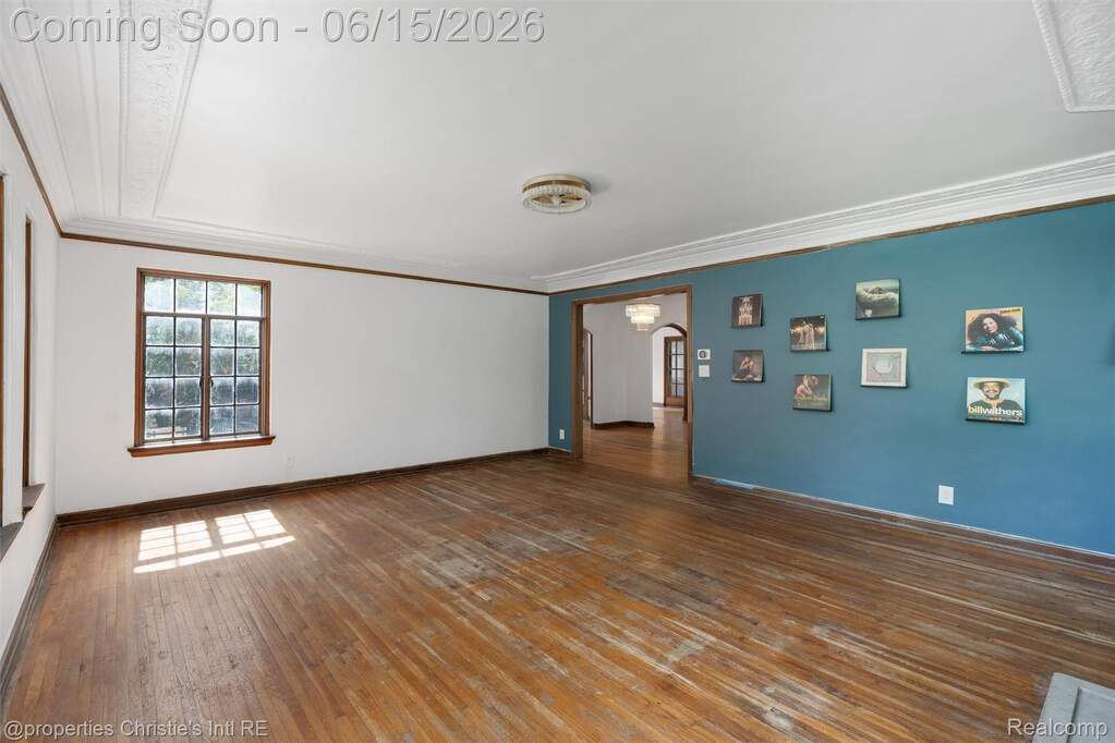 5 Bedroom Single Family Home/House's Image 6