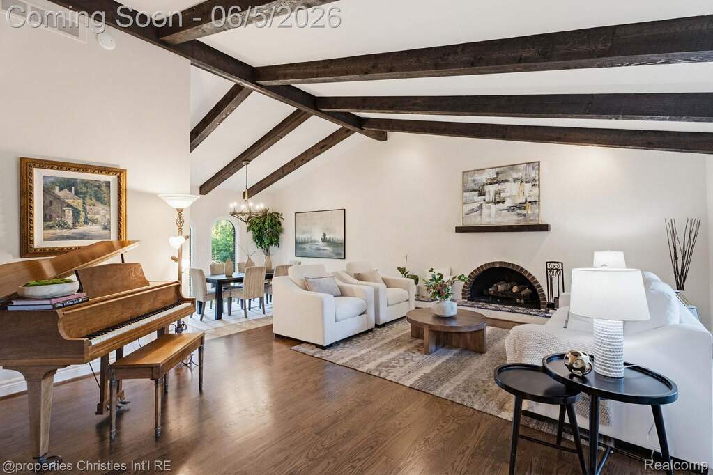 4 Bedroom Single Family Home/House's Image 8