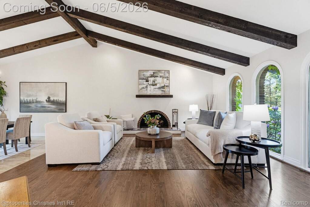 4 Bedroom Single Family Home/House's Image 9