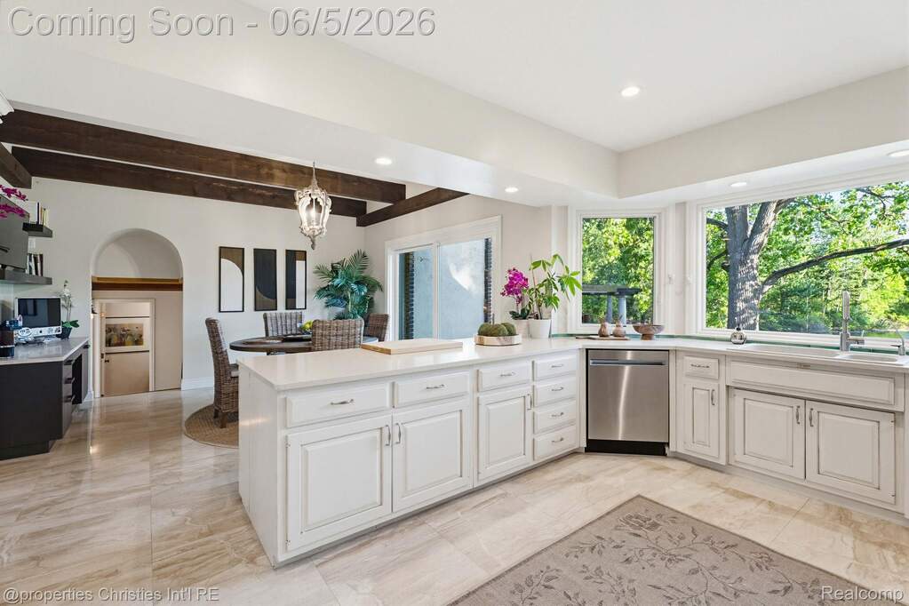 4 Bedroom Single Family Home/House's Image 16