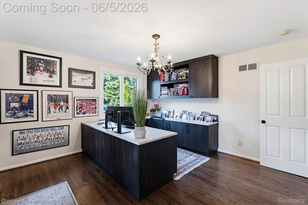 4 Bedroom Single Family Home/House's Image 37