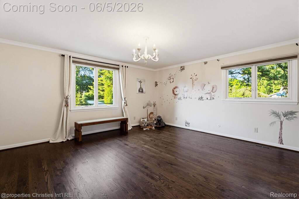 4 Bedroom Single Family Home/House's Image 38