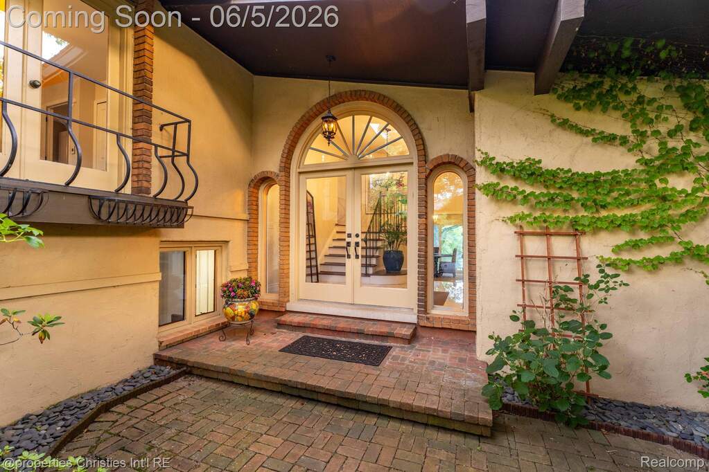 4 Bedroom Single Family Home/House's Image 3