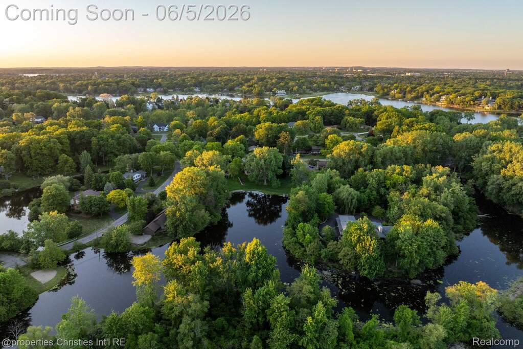 4 Bedroom Single Family Home/House's Image 60