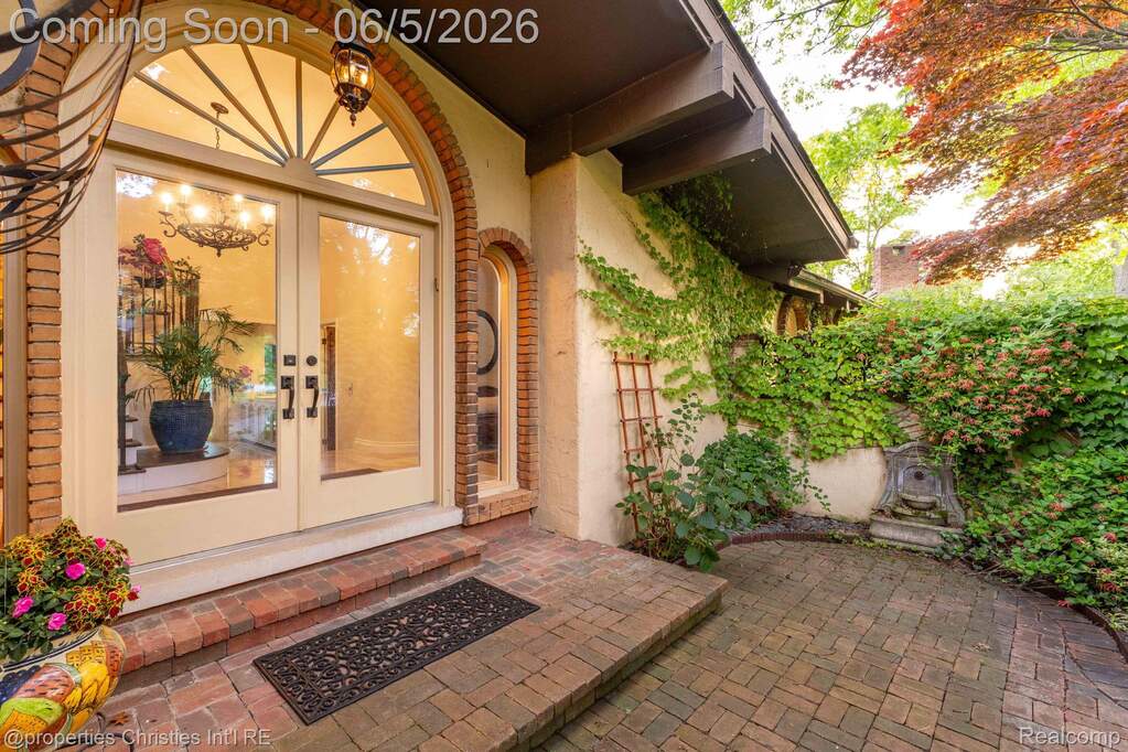 4 Bedroom Single Family Home/House's Image 4