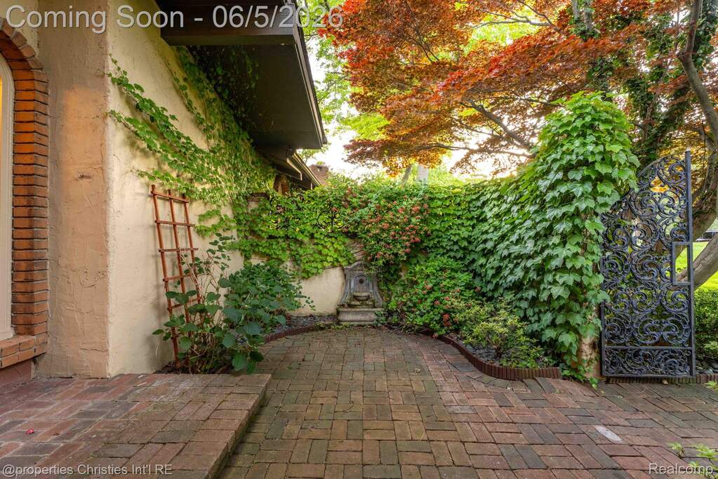 4 Bedroom Single Family Home/House's Image 5