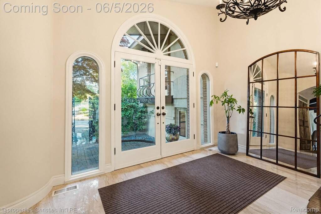 4 Bedroom Single Family Home/House's Image 6
