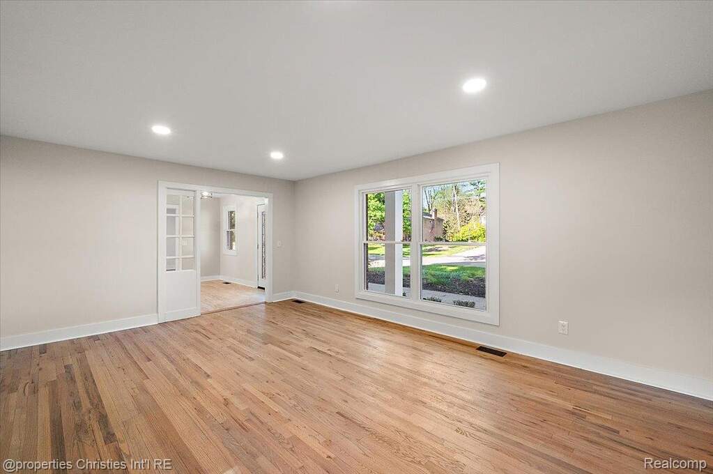 4 Bedroom Single Family Home/House's Image 7