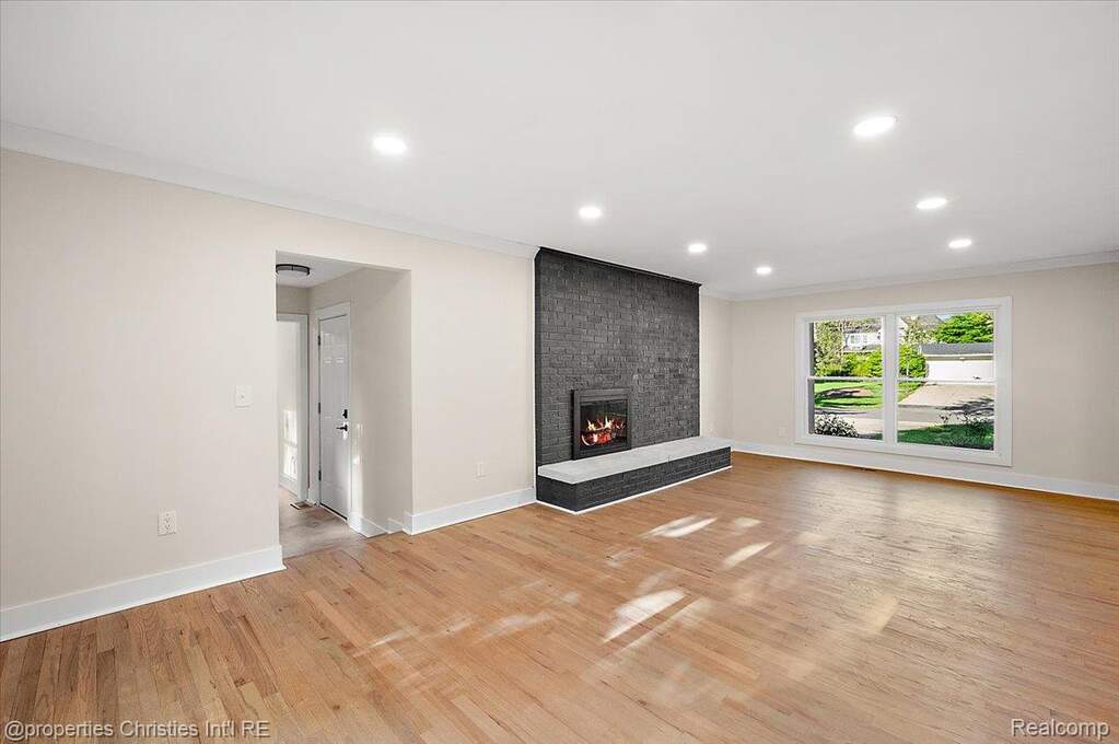 4 Bedroom Single Family Home/House's Image 18