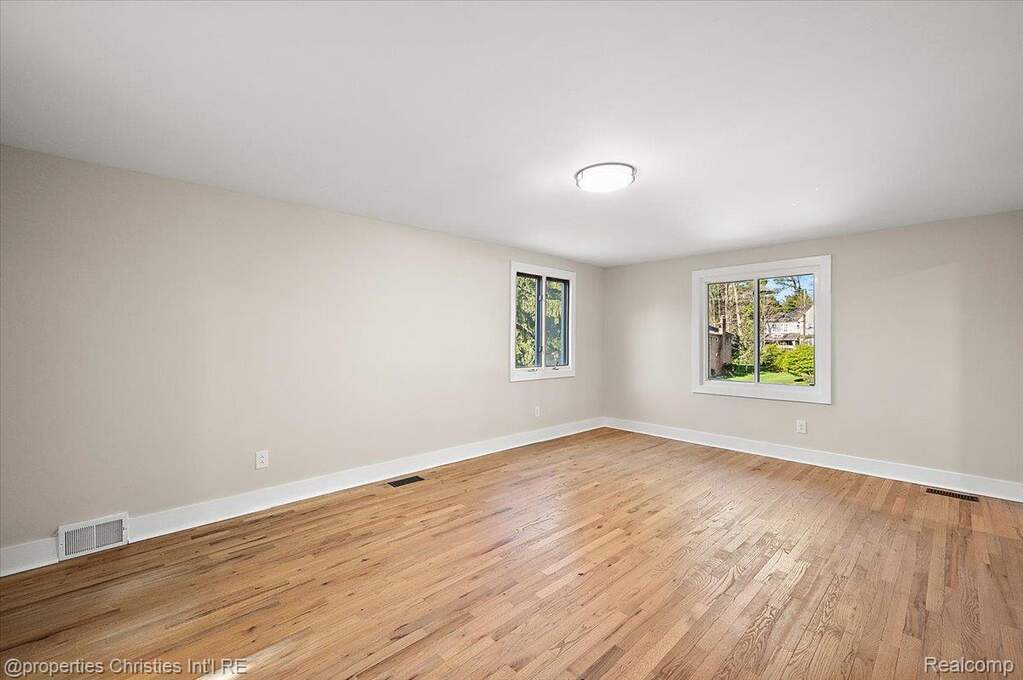 4 Bedroom Single Family Home/House's Image 27