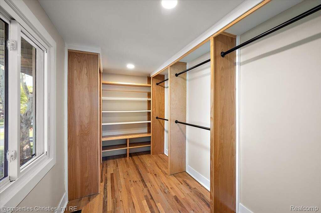 4 Bedroom Single Family Home/House's Image 34