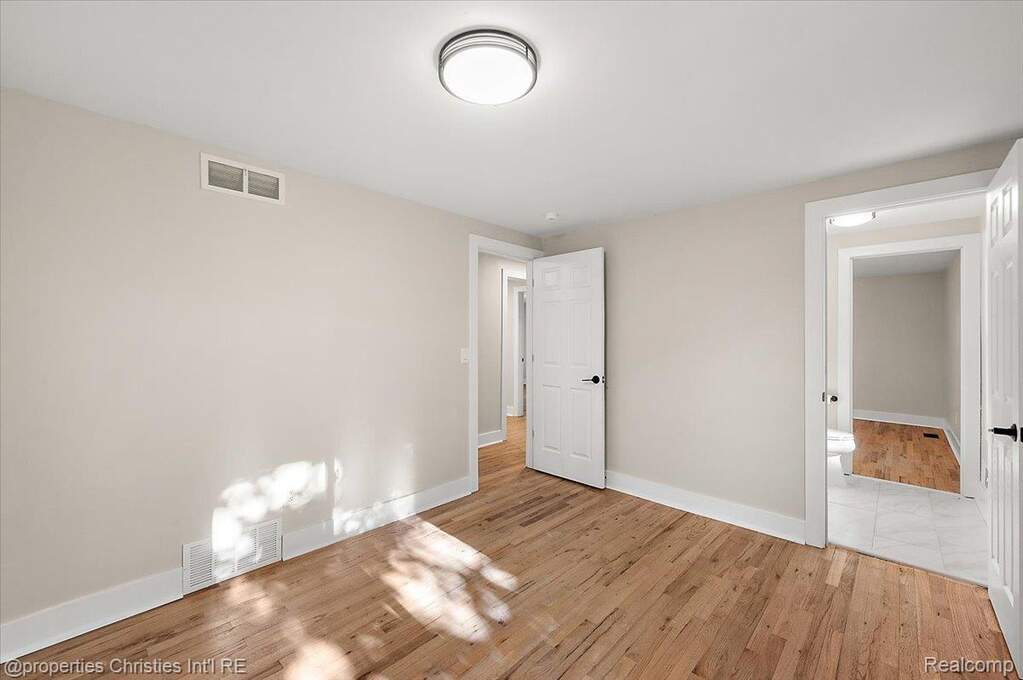 4 Bedroom Single Family Home/House's Image 36