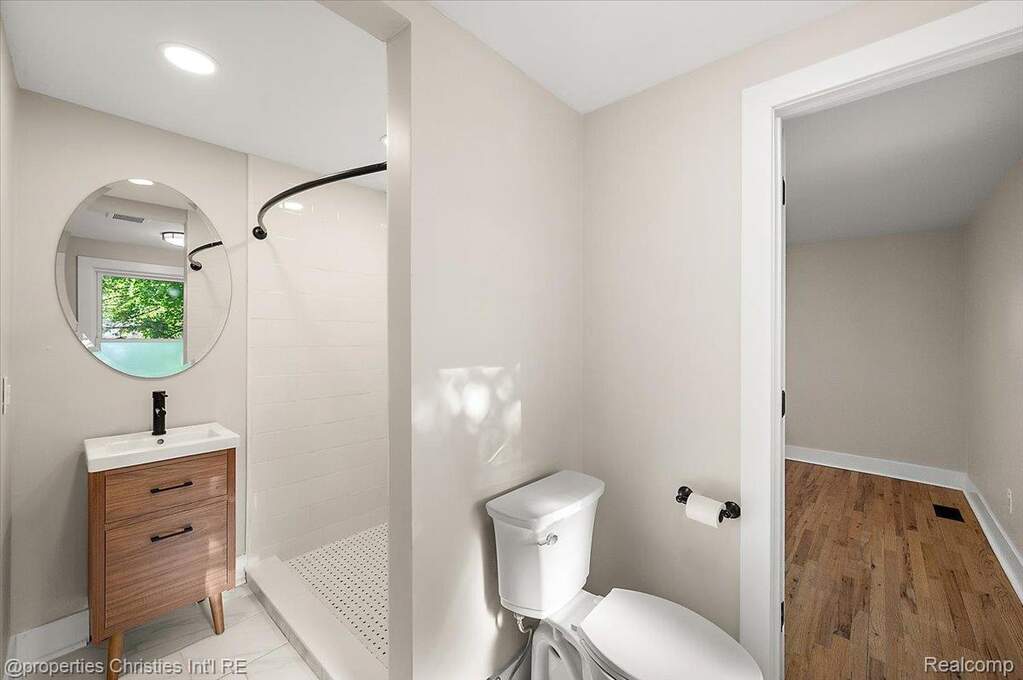 4 Bedroom Single Family Home/House's Image 37
