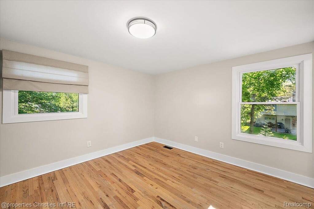 4 Bedroom Single Family Home/House's Image 40