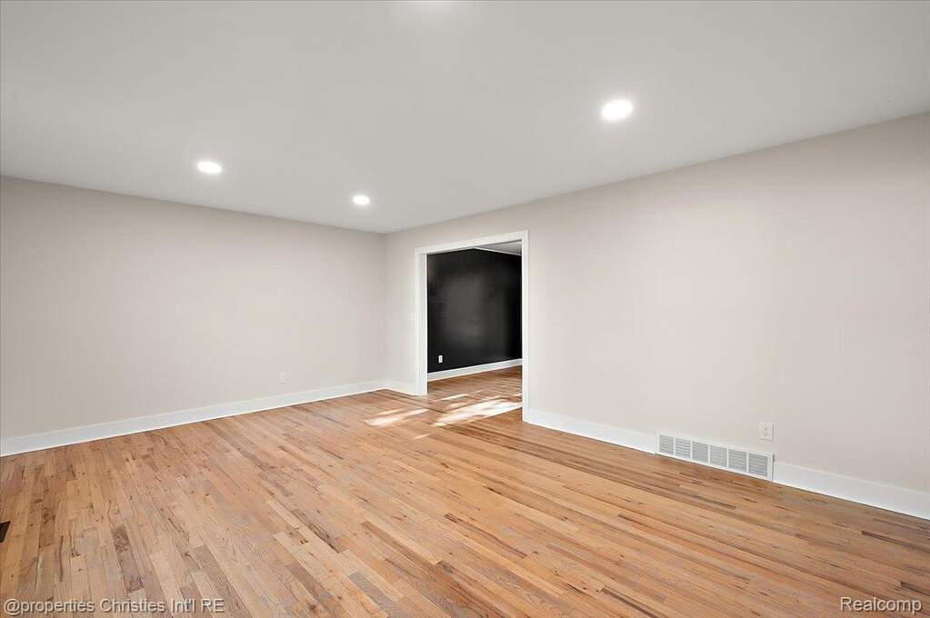 4 Bedroom Single Family Home/House's Image 5