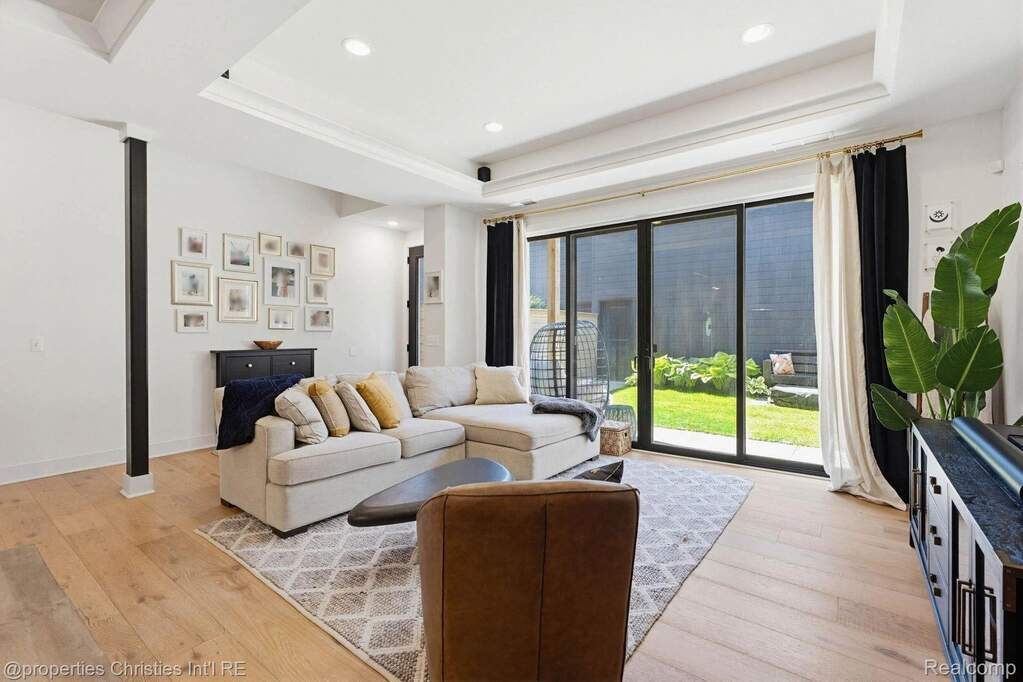3 Bedroom Villa/Townhouse's Image 13