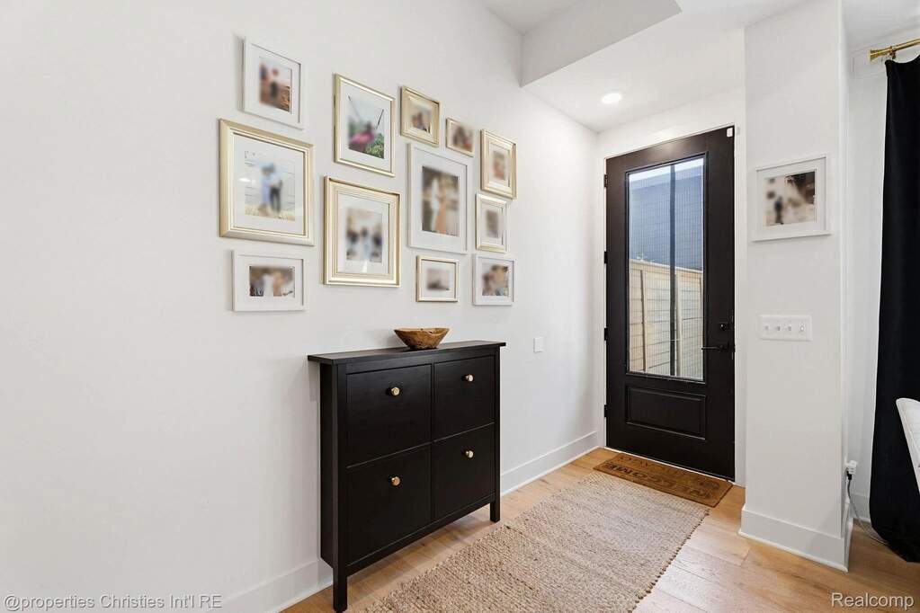 3 Bedroom Villa/Townhouse's Image 16