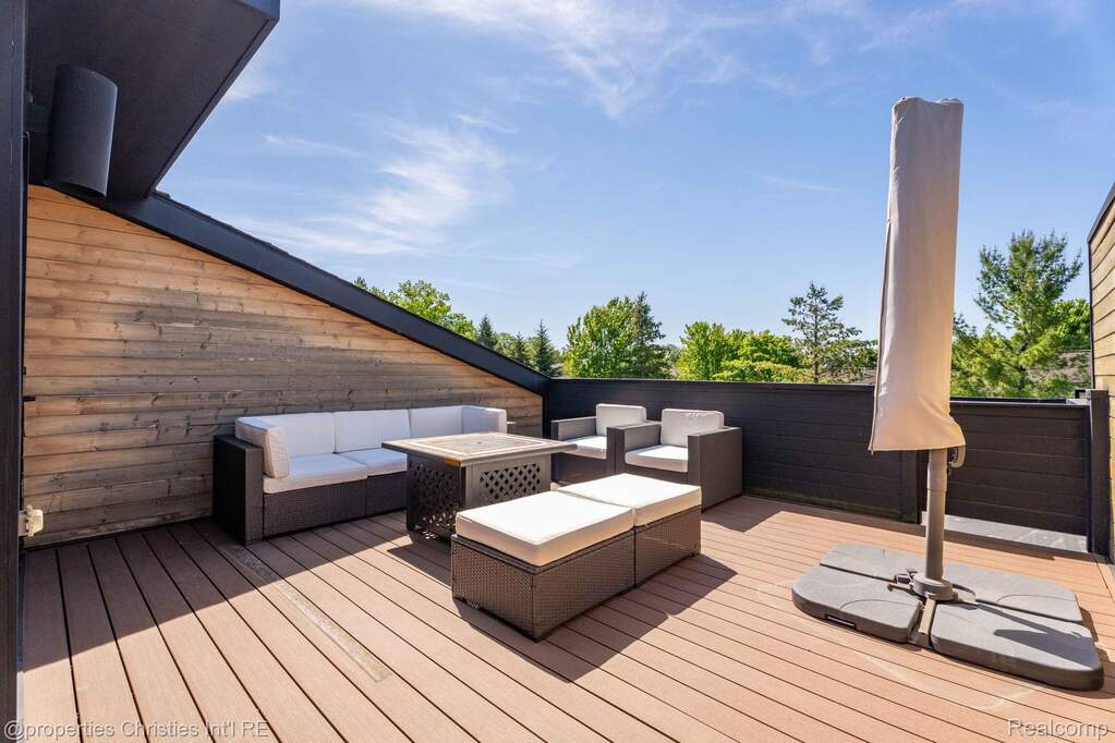 3 Bedroom Villa/Townhouse's Image 32