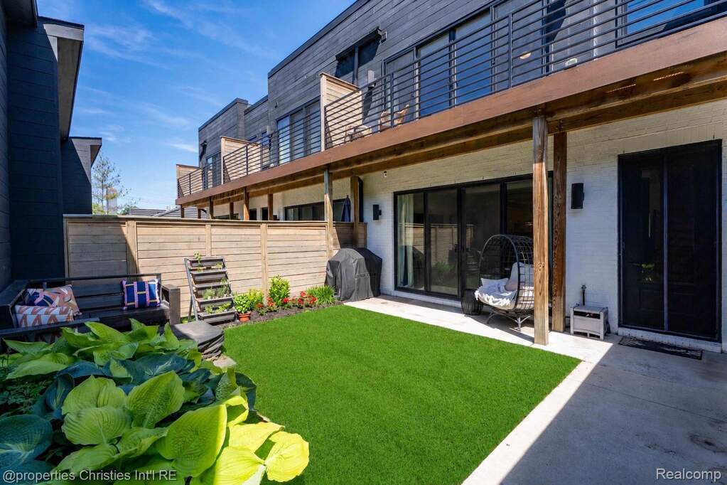 3 Bedroom Villa/Townhouse's Image 34