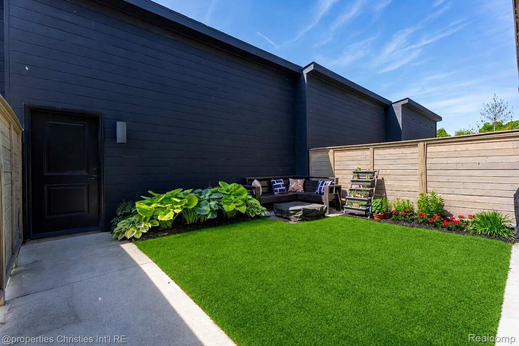 3 Bedroom Villa/Townhouse's Image 35