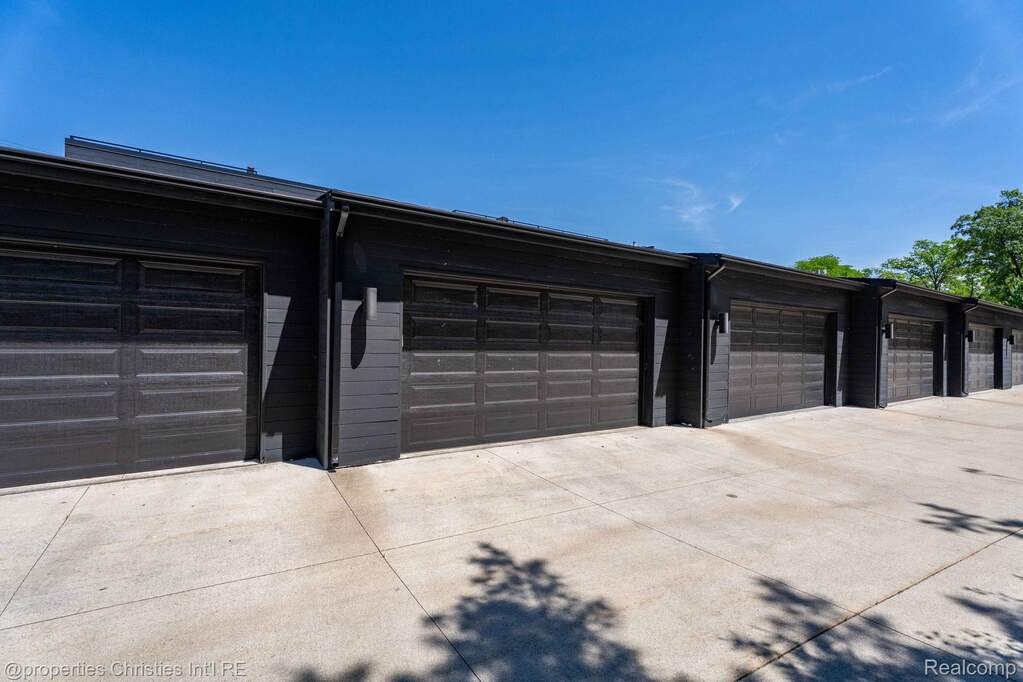 3 Bedroom Villa/Townhouse's Image 36