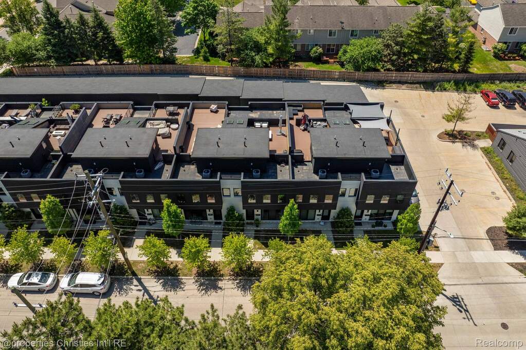 3 Bedroom Villa/Townhouse's Image 39