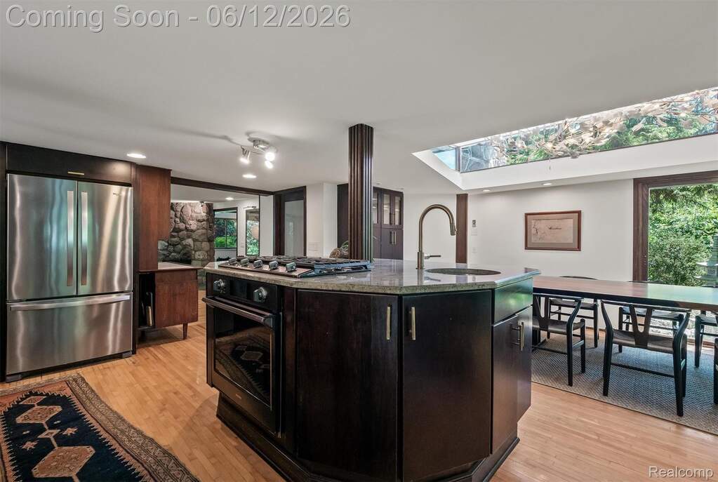 6 Bedroom Single Family Home/House's Image 18