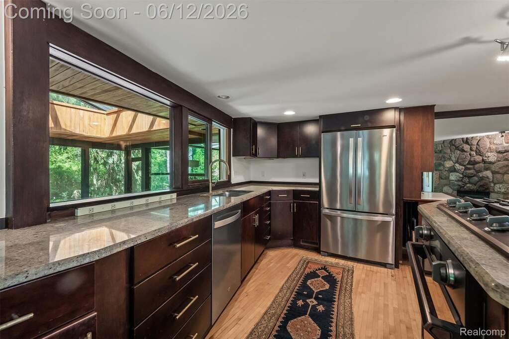 6 Bedroom Single Family Home/House's Image 19