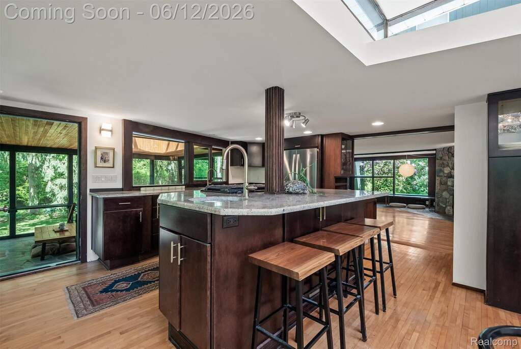 6 Bedroom Single Family Home/House's Image 20