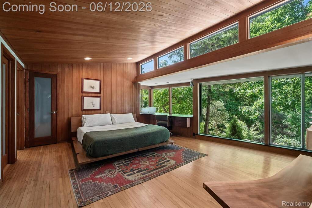 6 Bedroom Single Family Home/House's Image 24