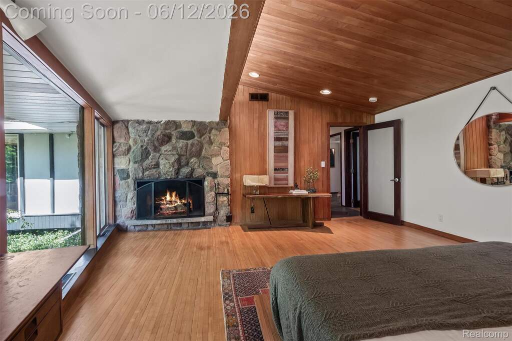 6 Bedroom Single Family Home/House's Image 26