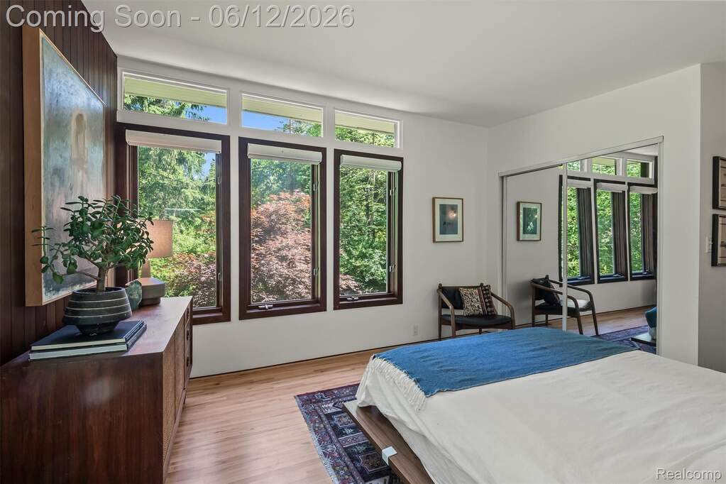 6 Bedroom Single Family Home/House's Image 30