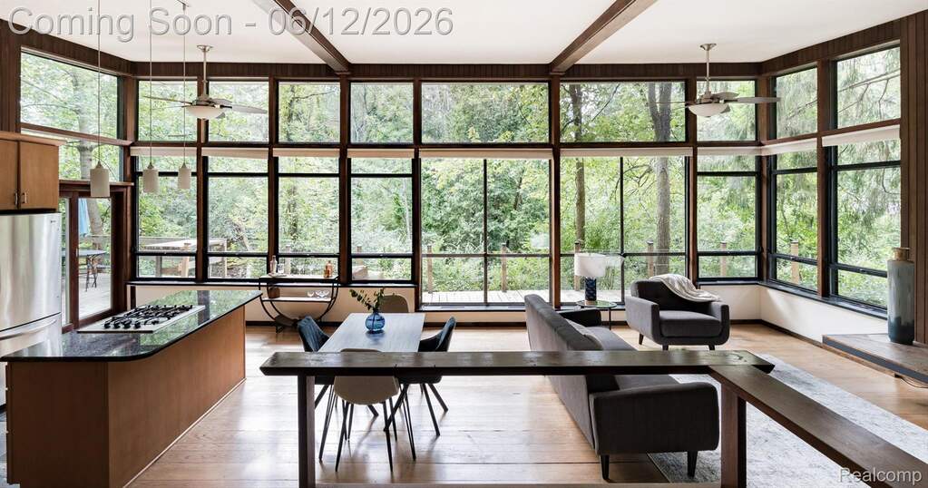 6 Bedroom Single Family Home/House's Image 34