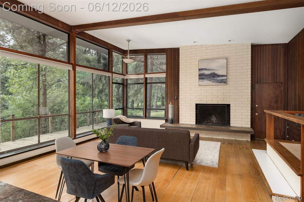 6 Bedroom Single Family Home/House's Image 37