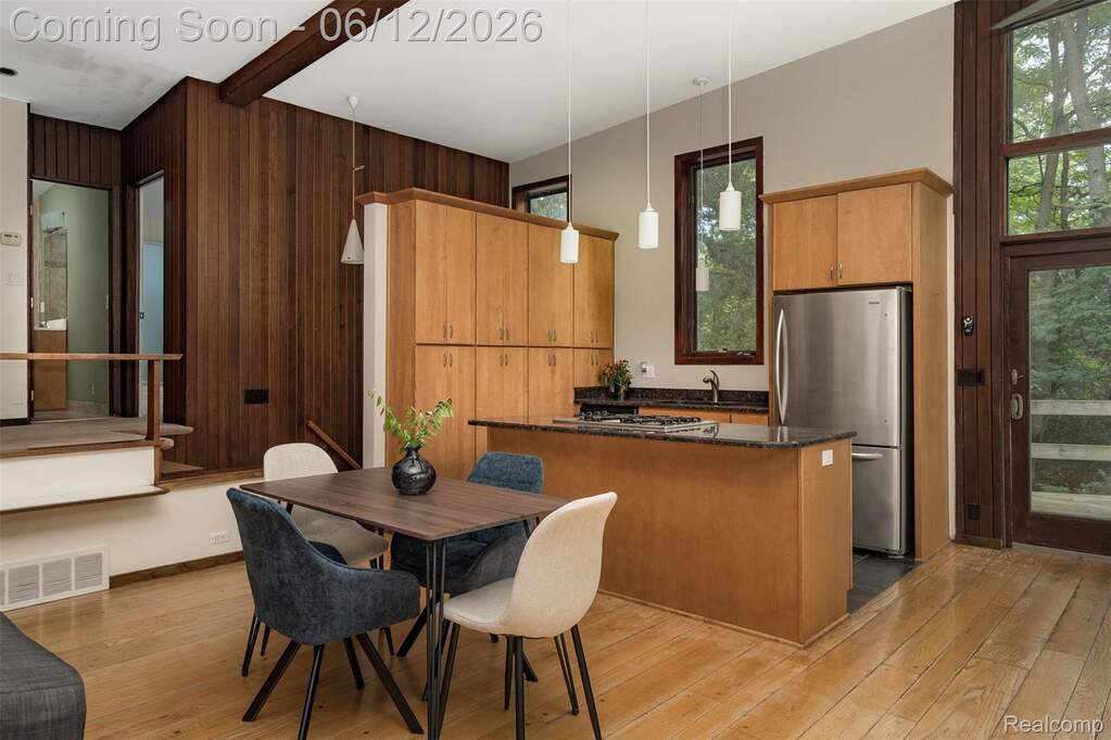 6 Bedroom Single Family Home/House's Image 41