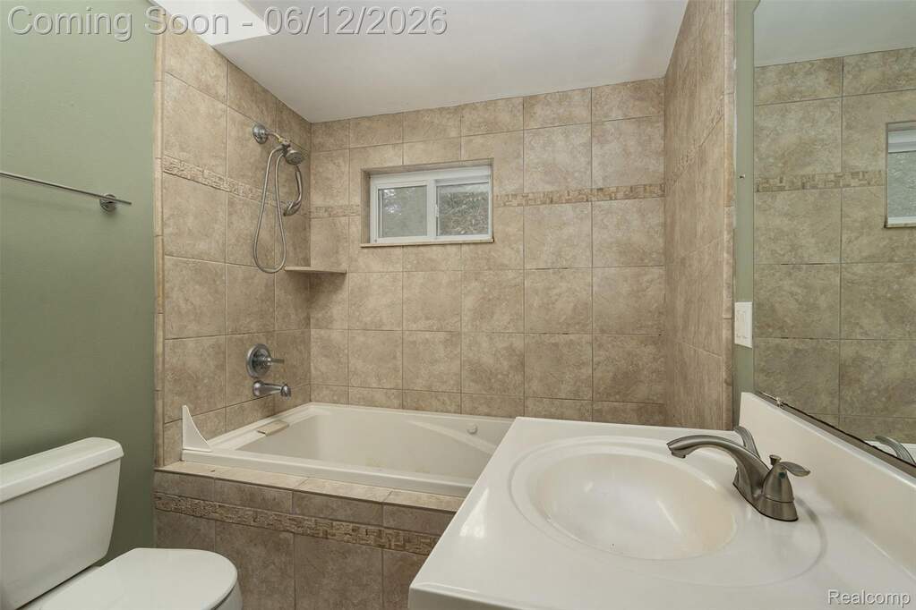 6 Bedroom Single Family Home/House's Image 47