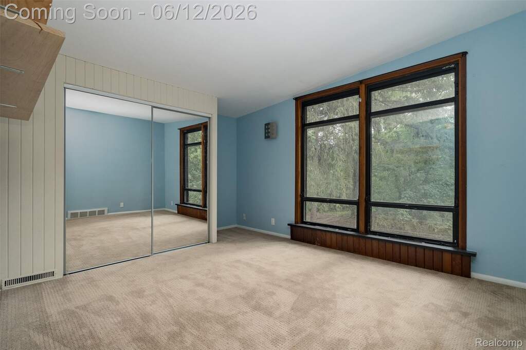 6 Bedroom Single Family Home/House's Image 49