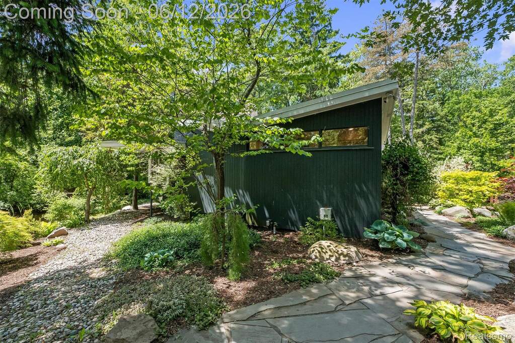 6 Bedroom Single Family Home/House's Image 57