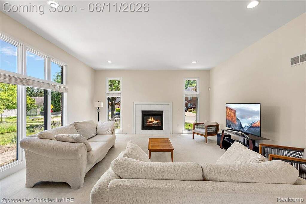4 Bedroom Single Family Home/House's Image 36