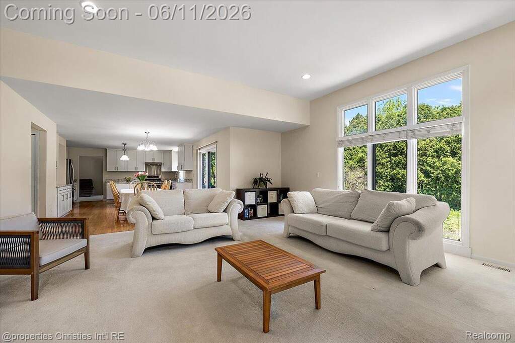 4 Bedroom Single Family Home/House's Image 38