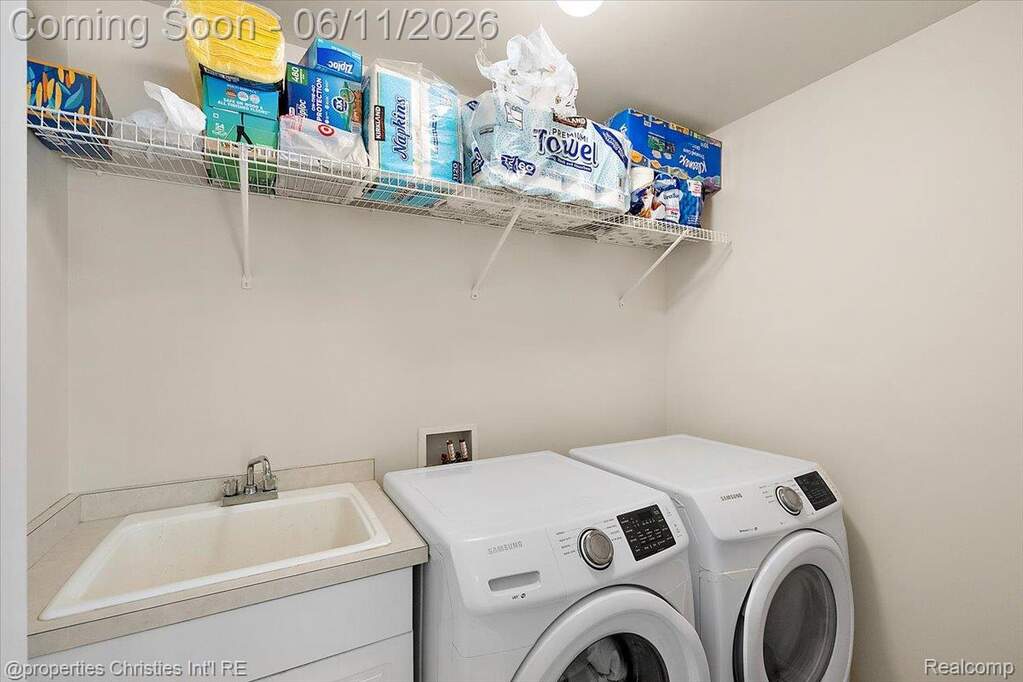 4 Bedroom Single Family Home/House's Image 39
