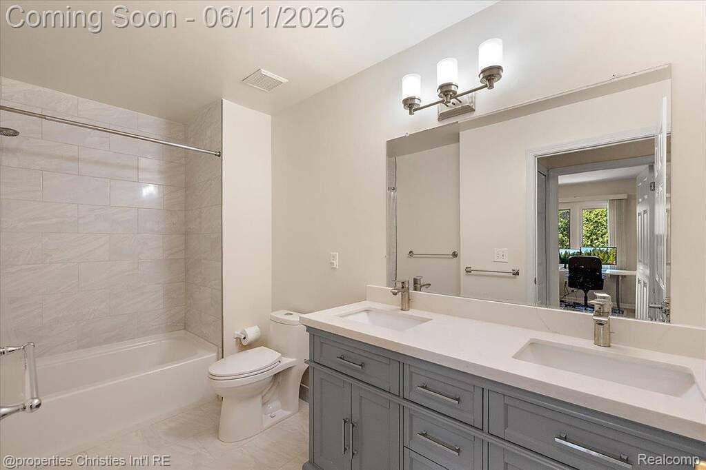4 Bedroom Single Family Home/House's Image 58
